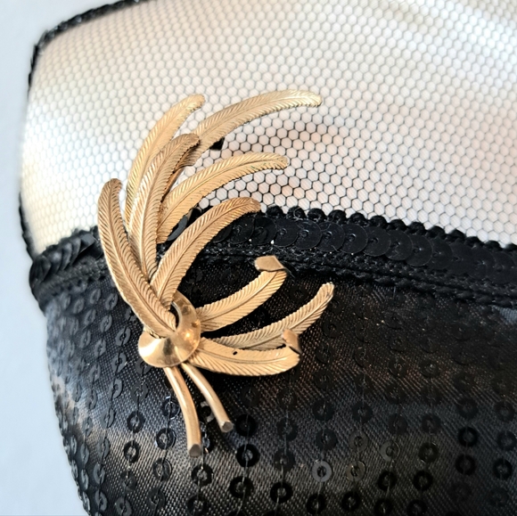 Accessories - Vintage Elegant Gold Leaf Brooch